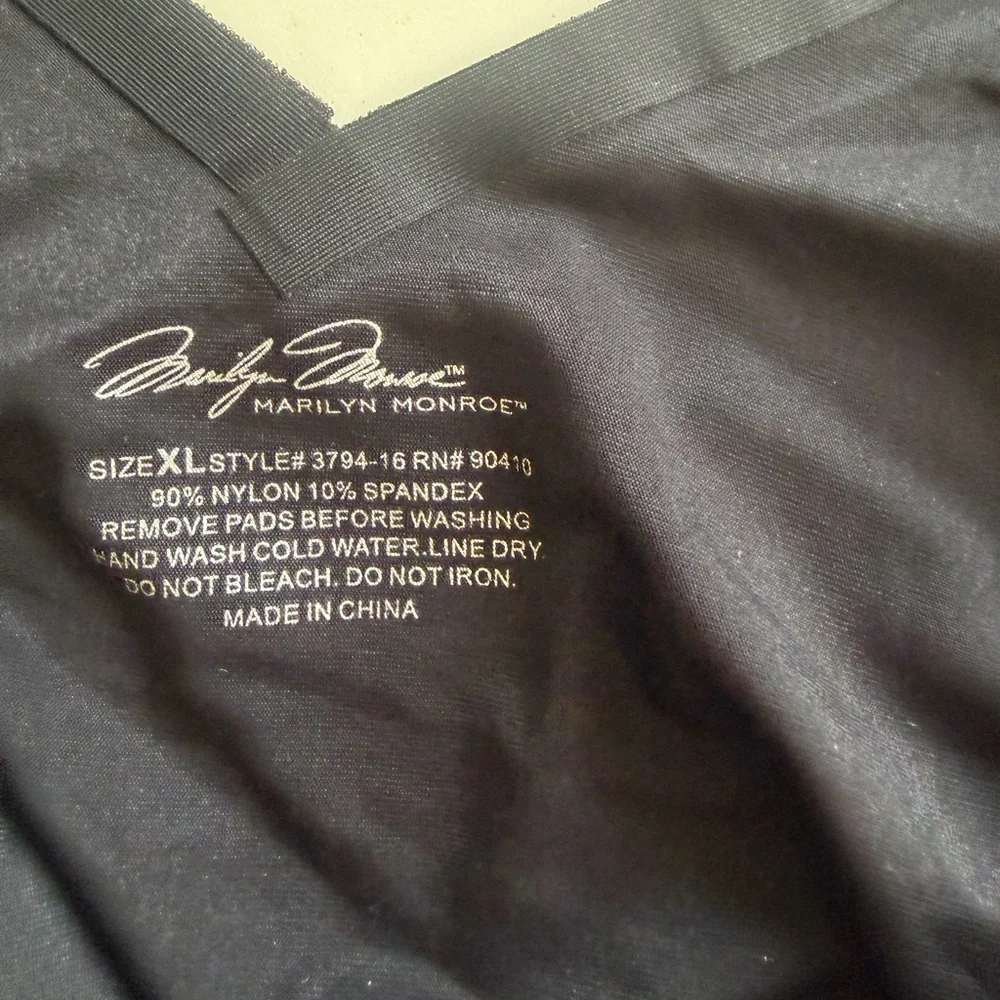 Marilyn Monroe Black Seamless Bra NWOT - Picture 4 of 4
